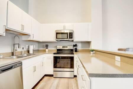 Cozysuites - 1Br With Direct Skybridge Access #1 Indianapolis Exterior photo